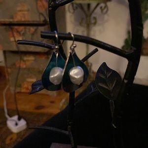 Metallic dangle earrings with faux pearls